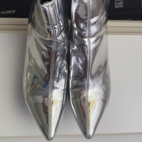 Urban Outfitters Silver Reflective Kitten Heeled Pointed Boots - Picture 1 of 4